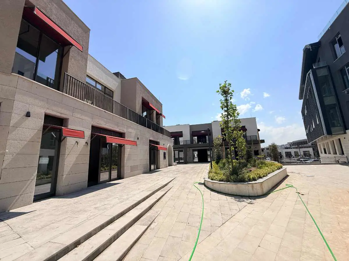 RE/MAX EDE'DEN ÇARŞI MERKEZDE VALİLİK YANI KİRALIK DÜKKAN