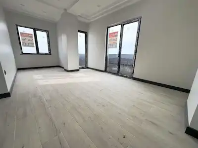 DENİZ MANZARALI YENİ BİNADA BALKONLU KAPALI OTOPARKLI