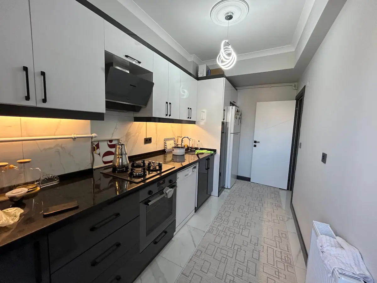 ÇEKMEKÖY EKŞİOĞLU MAH.YENİ BİNADA ARAKAT SATILIK 2+1 DAİRE