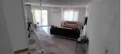 AYVALIK SARIMSAKLI’DA SATILIK | DENİZE YAKIN, YENİ TADİLATLI EŞYALI GENİŞ 1+1
