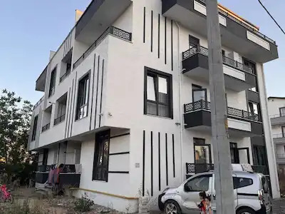 DERİNCE’DE 2+1, BALKONLU, BOŞ VE TAPULU DAİRE | 70 M² BRÜT