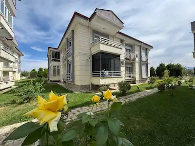 ÖREN MAVİ ADA LİFE’TA DENİZE YAKIN KOMBILI EŞYALI 1+1 KİRALIK DAİRE 