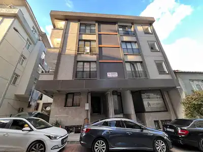 YENIBOSNADA YENI BINADA EBEVEYN BANYOLU 3+1 SATILIK DAIRE