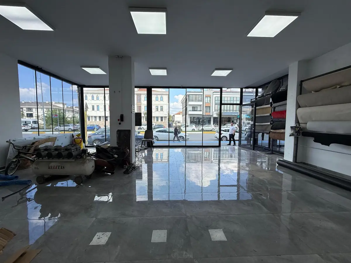 REMAX DESIGN SAKARYA TUZLA MAH. CADDE ÜZERİ KİRALIK DÜKKAN