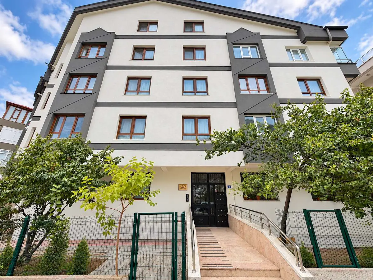 MAMAK TÜRKÖZÜ'NDE SATILIK 3+1 BOŞ ARA KAT DAİRE