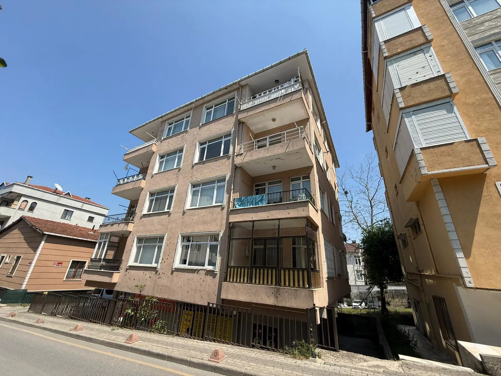 ÜSKÜDAR BURHANİYEDE İÇİ YENİLENMİŞ KİRALIK 2+1 ARAKAT