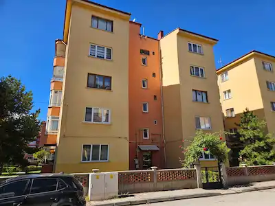 REMAX MOD'DAN ETİ CADDESİ SİTE İÇİ KİRALIK 3+1 DAİRE