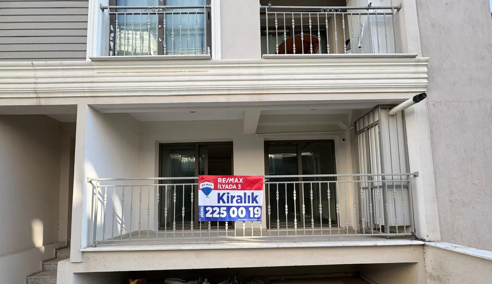 MURADIYE'DE TEMIZ 1+1 BALKONU GENIŞ SIĞINAKLI EV