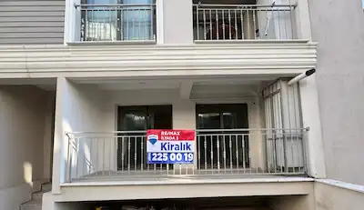 MURADIYE'DE TEMIZ 1+1 BALKONU GENIŞ SIĞINAKLI EV