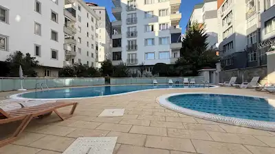 TAŞDELEN DOSTLAR SİTESİNDE HAVUZ MANZARALI KİRALIK 3+1 DAİRE