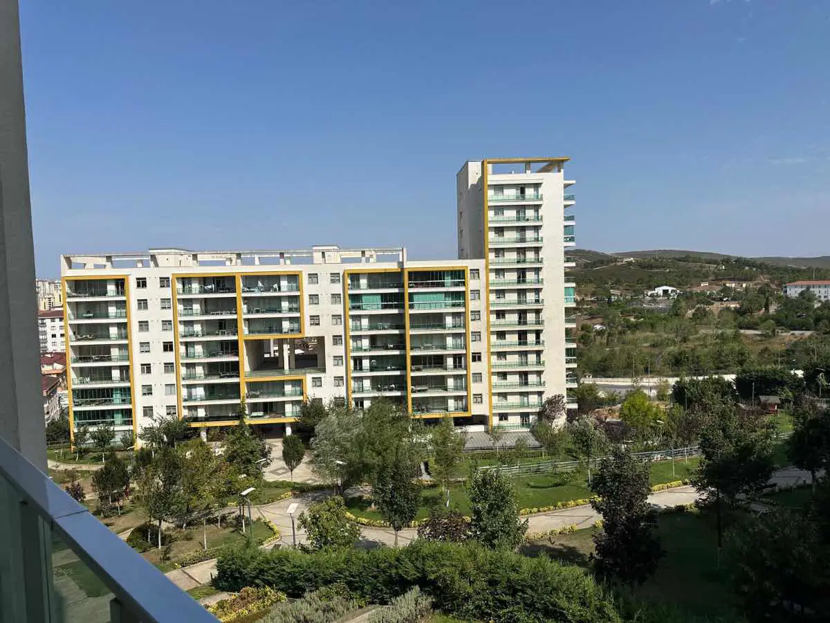 SİTE İÇİ BOŞ SATILIK BRÜT 200 M2 ARA KAT SATILIK 3+1 DAİRE