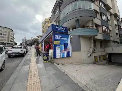 HİLAL 4.CADDE'DE MERKEZİ KONUMDA BÖLMELİ 100M2 KİRALIK DEPO