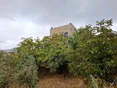 ASSOS SAZLI KÖYÜ’NDE DENİZ MANZARALI, YENİ YAPILMIŞ MÜSTAKİL EV