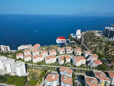  KUŞADASI AKYAR KONAKLARI’NDA,DENİZ MANZARALI EŞYALI 3+1 DAIRE! 