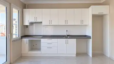 ALTAYÇEŞME’DE TAŞINMAYA HAZIR YENİLENMİŞ MUTFAK & ÇELIK KAPI 3 BALKONLU 3+1