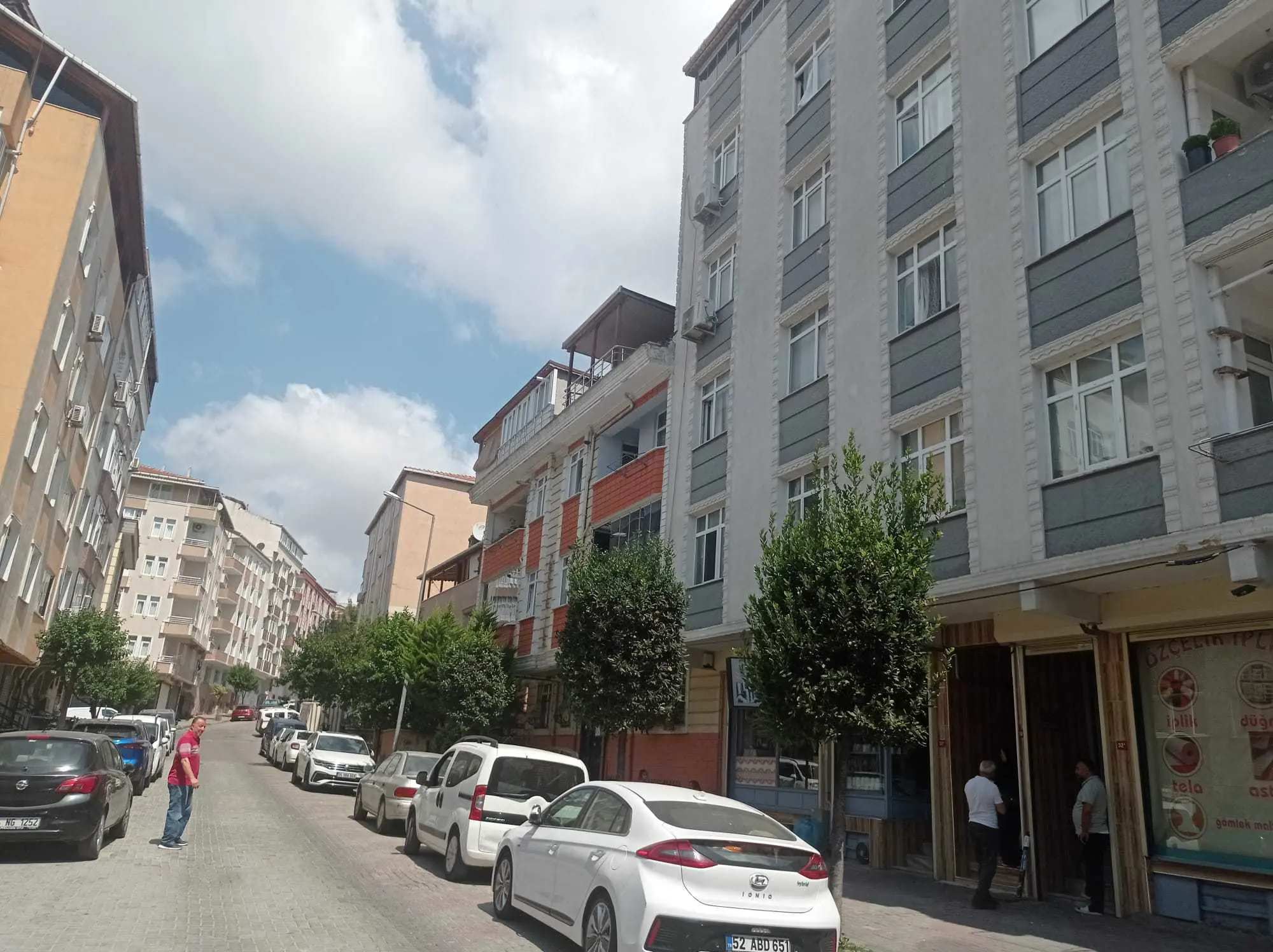 REMAX OLUŞUM'DAN GÜNGÖREN'DE SATILIK 2.5+1 GENIŞ BOŞ DAIRE