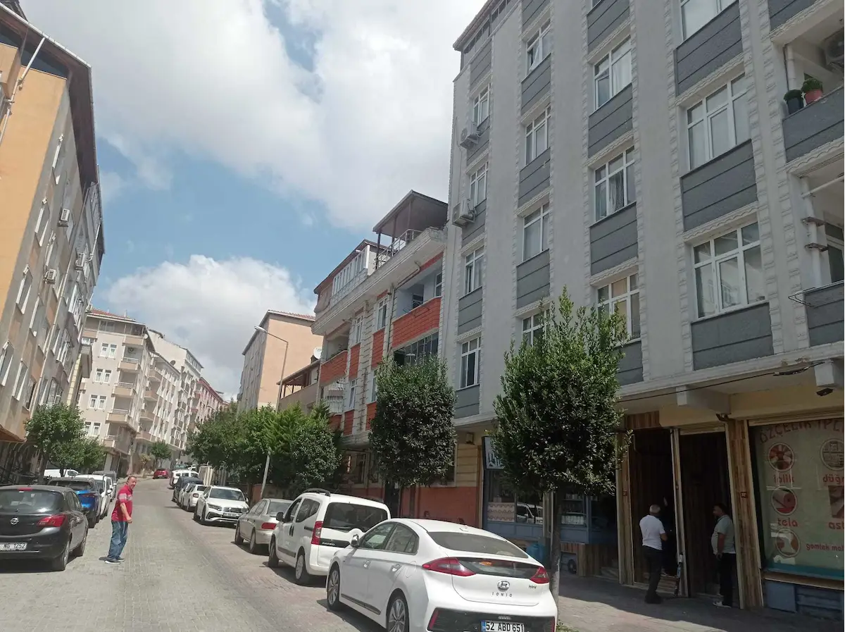 REMAX OLUŞUM'DAN GÜNGÖREN'DE SATILIK 2.5+1 GENIŞ BOŞ DAIRE