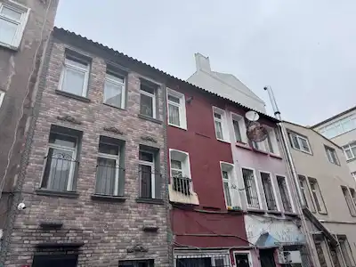 FATİH KOCAMUSTAFAPAŞA’DA HER KAT 1+0 MOBİLYALI 3 KATLI BİNA