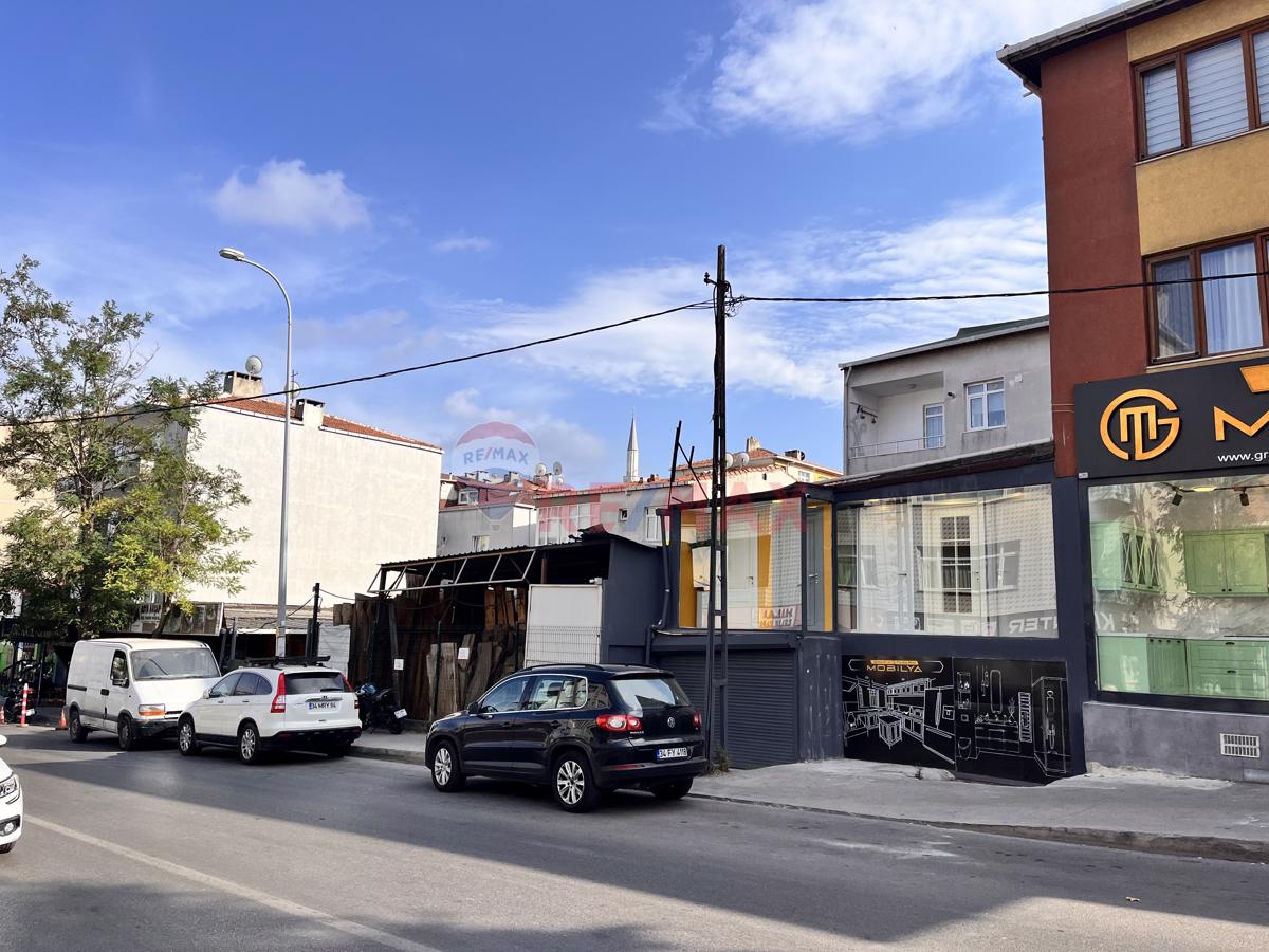 ÜMRANİYE NATOYOLU CADDESİNDE SATILIK  BİNA + 650 M2 ARSA 
