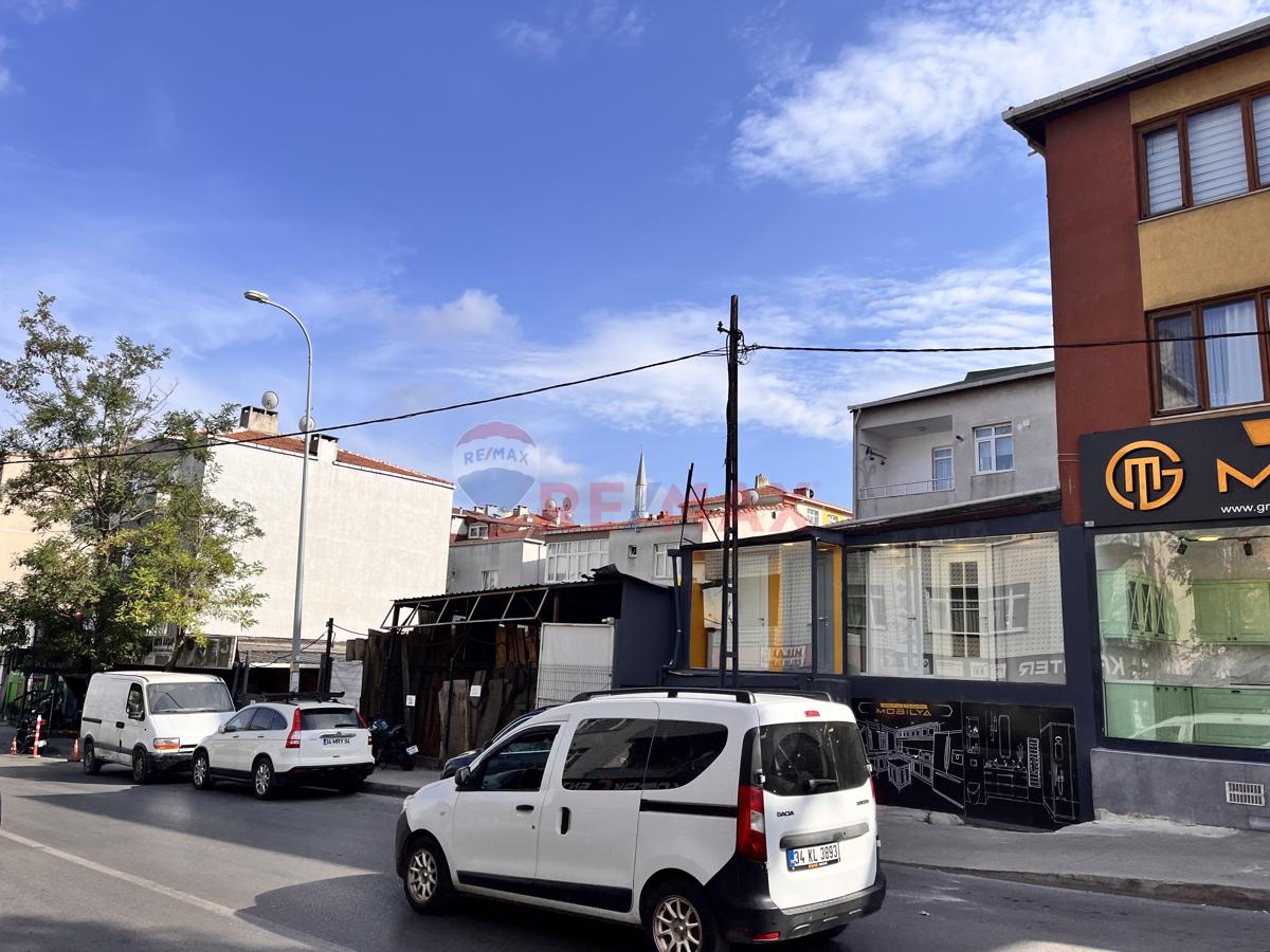 ÜMRANİYE NATOYOLU CADDESİNDE SATILIK  BİNA + 650 M2 ARSA 