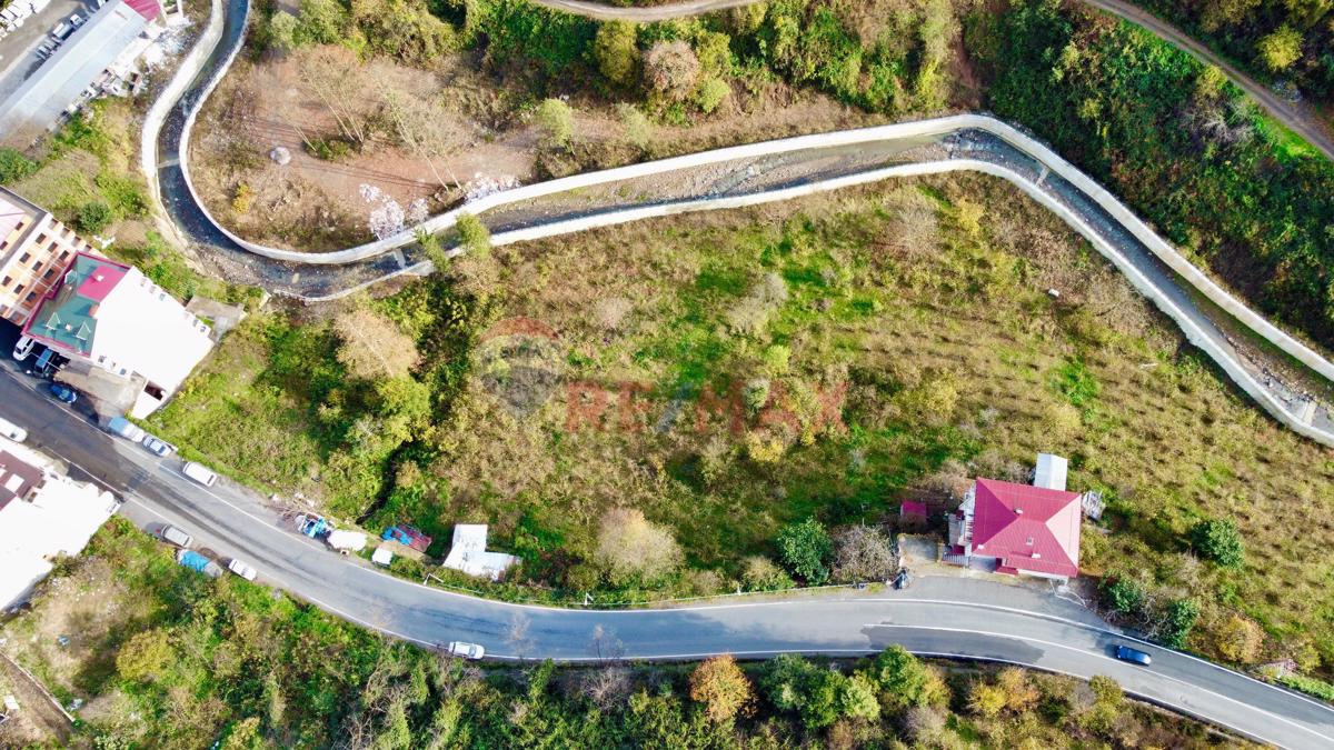 AKYAZI KONAK DA ANA YOL ÜZERİDE TİCARİ KONUT ARSAMIZ SATILIKTIR