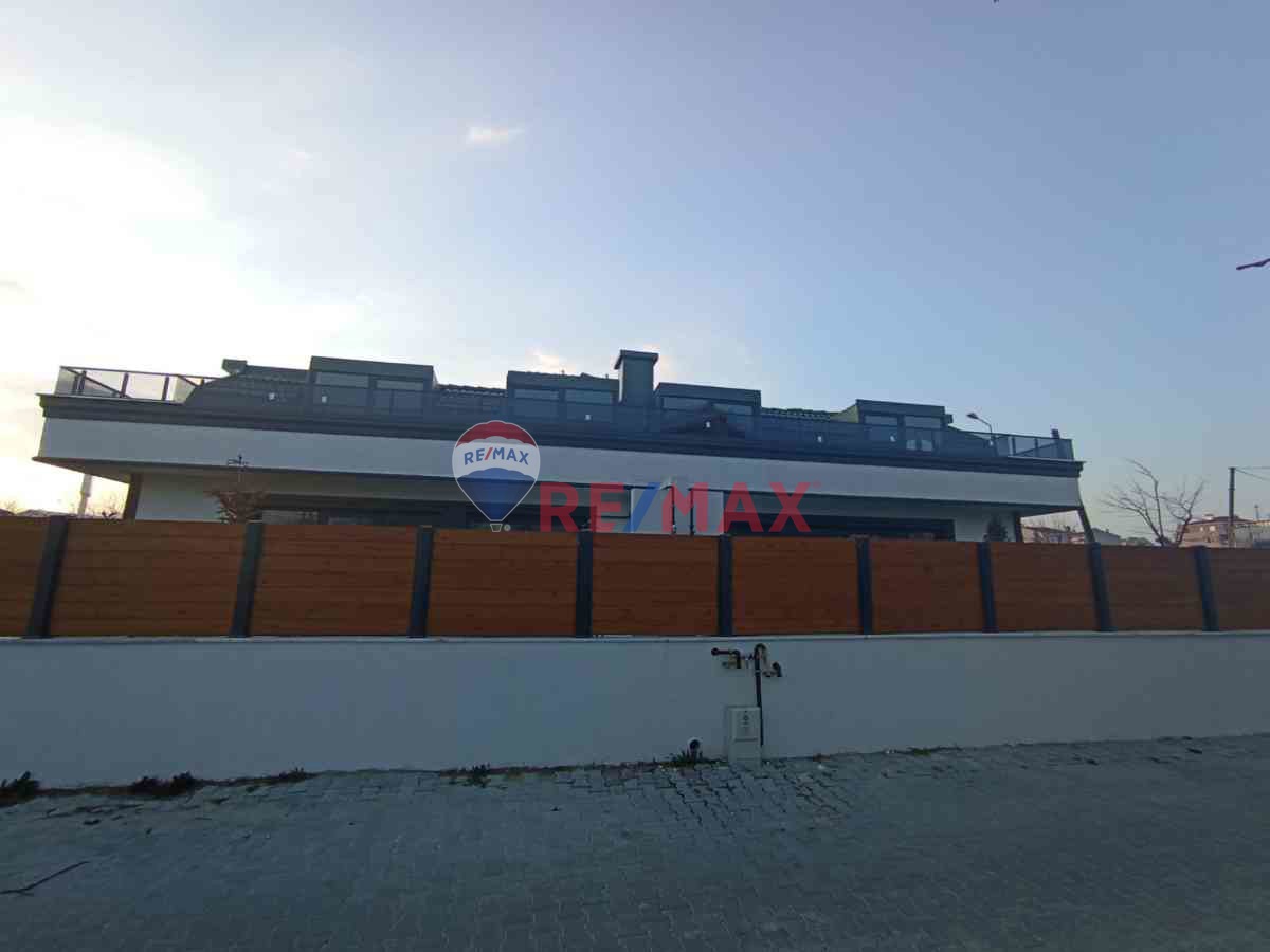 MIMAROBADA PRESTIJLI 200 M2 - 3 KATLI KONFORLU LÜKS VILLA