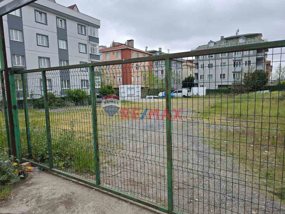 REMAX'DAN ATAŞEHİR İNÖNÜ ALPKAYA CAD. KONUT İMARLI 489 M² ARSA