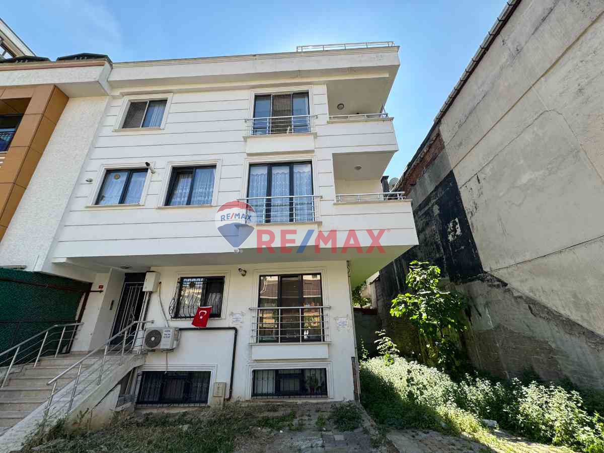 ATAŞEHIR KÜÇÜKBAKKALKÖYDE METROYA YAKIN SATILIK 2+2 DUBLEX DAIRE
