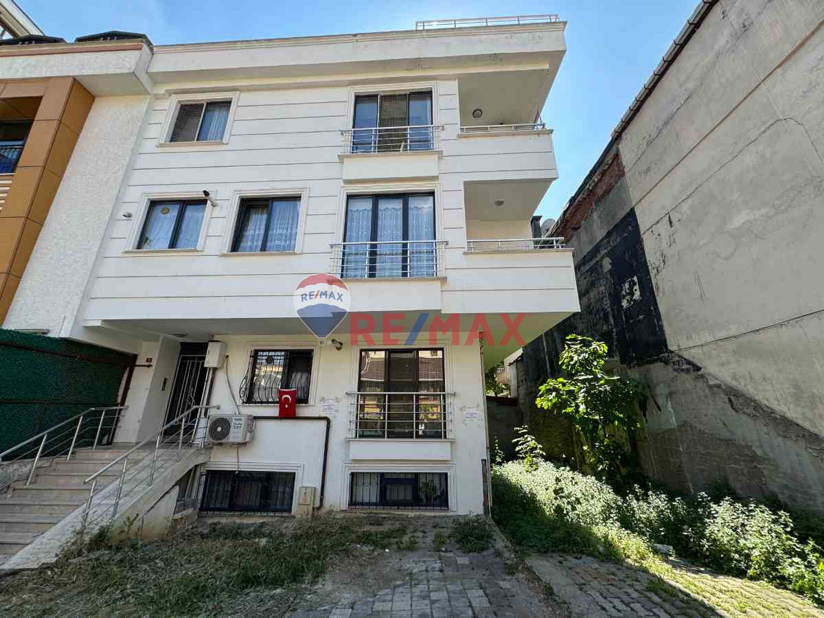 ATAŞEHIR KÜÇÜKBAKKALKÖYDE METROYA YAKIN SATILIK 2+2 DUBLEX DAIRE