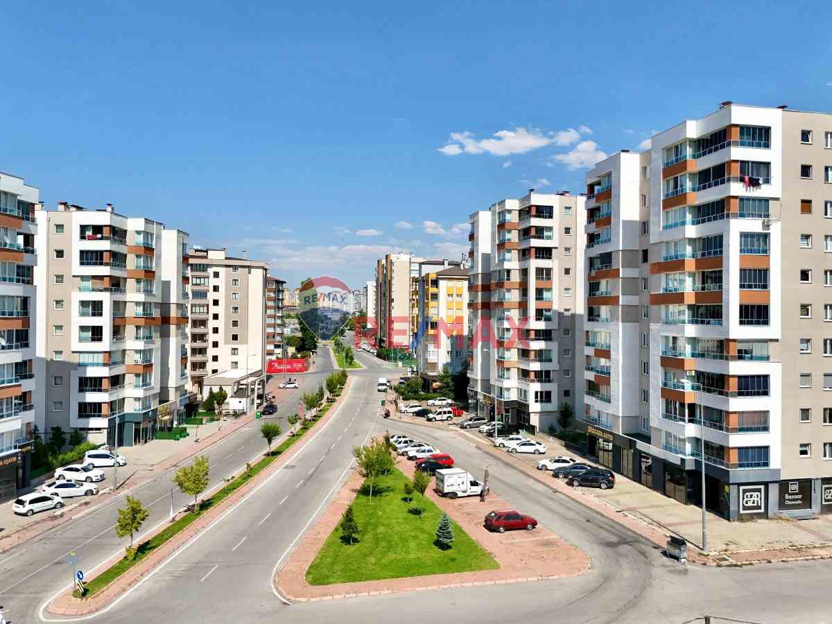 GALERİCİLER SİTESİNE YAKIN KONUMDA KİRALIK 300M2 DEPOLU DÜKKAN
