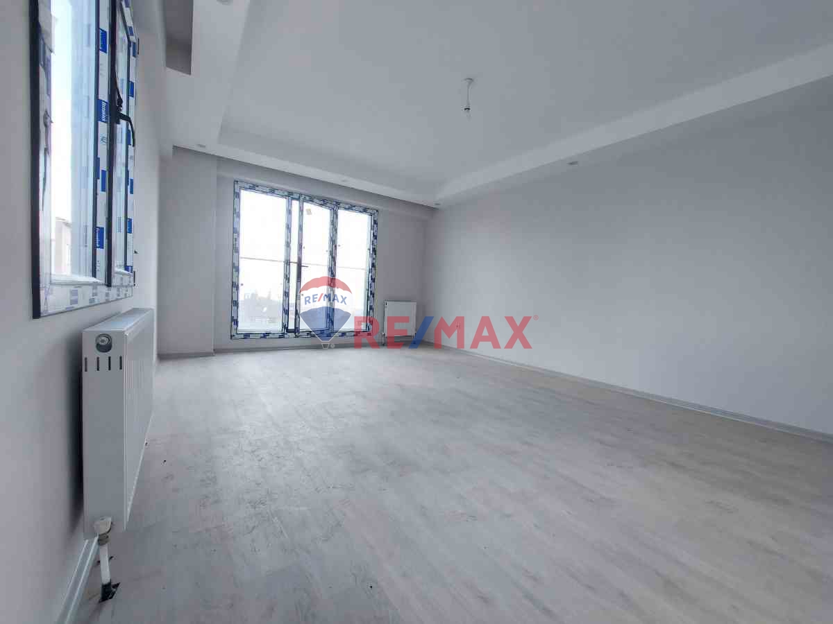 KURTKÖY METROSUNA YÜRÜME MESAFESİNDE SATILIK 2+1 BOŞ DAİRE