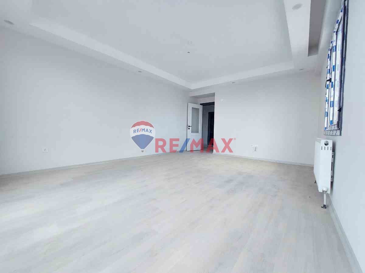 KURTKÖY METROSUNA YÜRÜME MESAFESİNDE SATILIK 2+1 BOŞ DAİRE