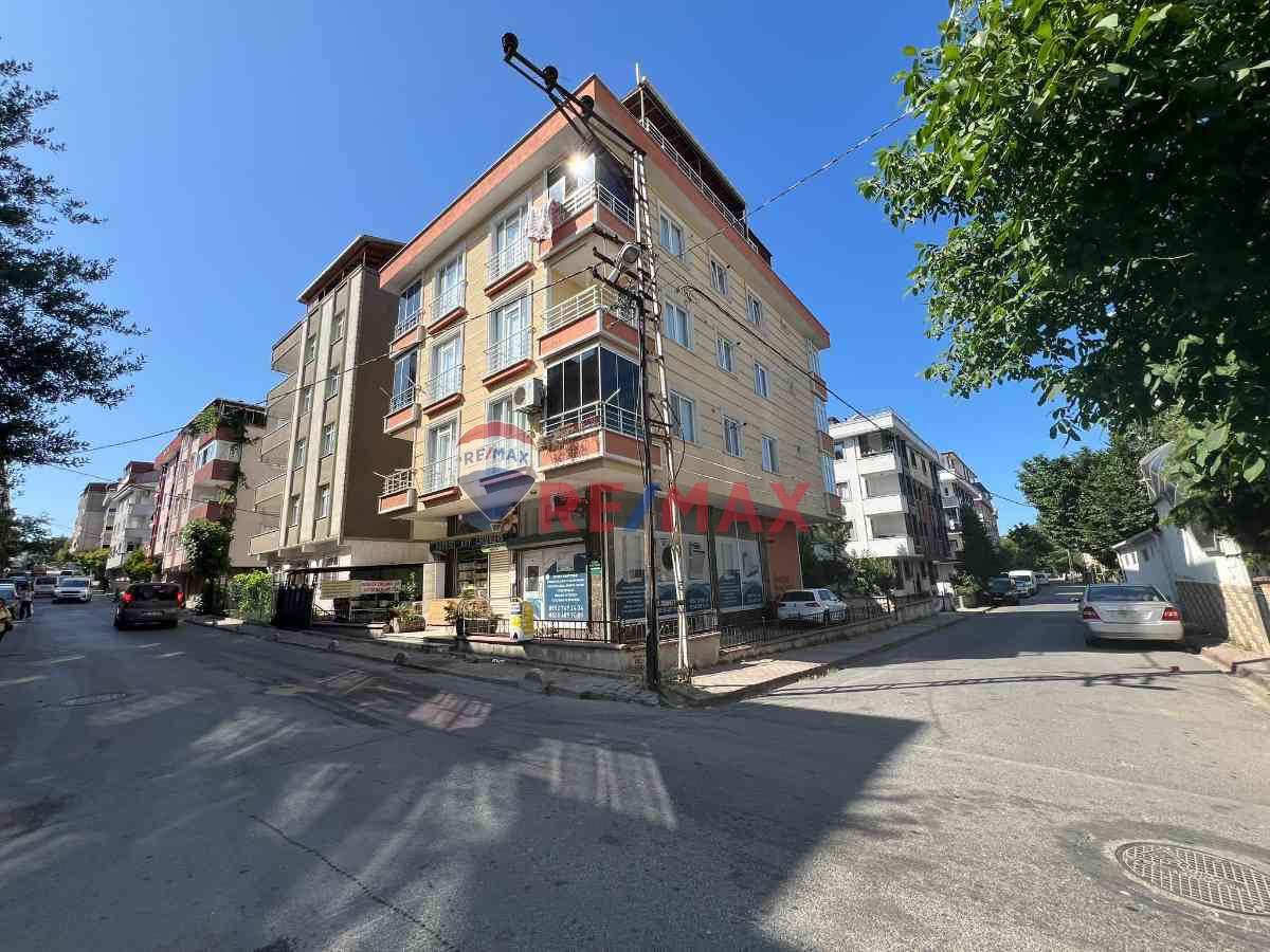 SARIGAZİ ATATÜRK MH. 4+1 OTOPARKLI SATILIK ÇATI DUBLEKS DAİRE TUĞBA ÖZAKBULUT