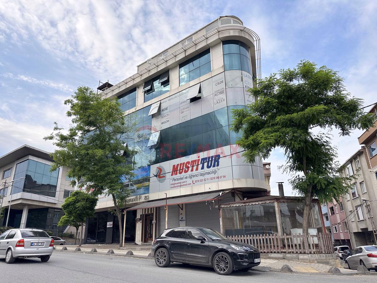 SANCAKTEPE ORDU CD PLAZADA ŞEHİR MANZARALI EŞYALI KÖŞE OFİS