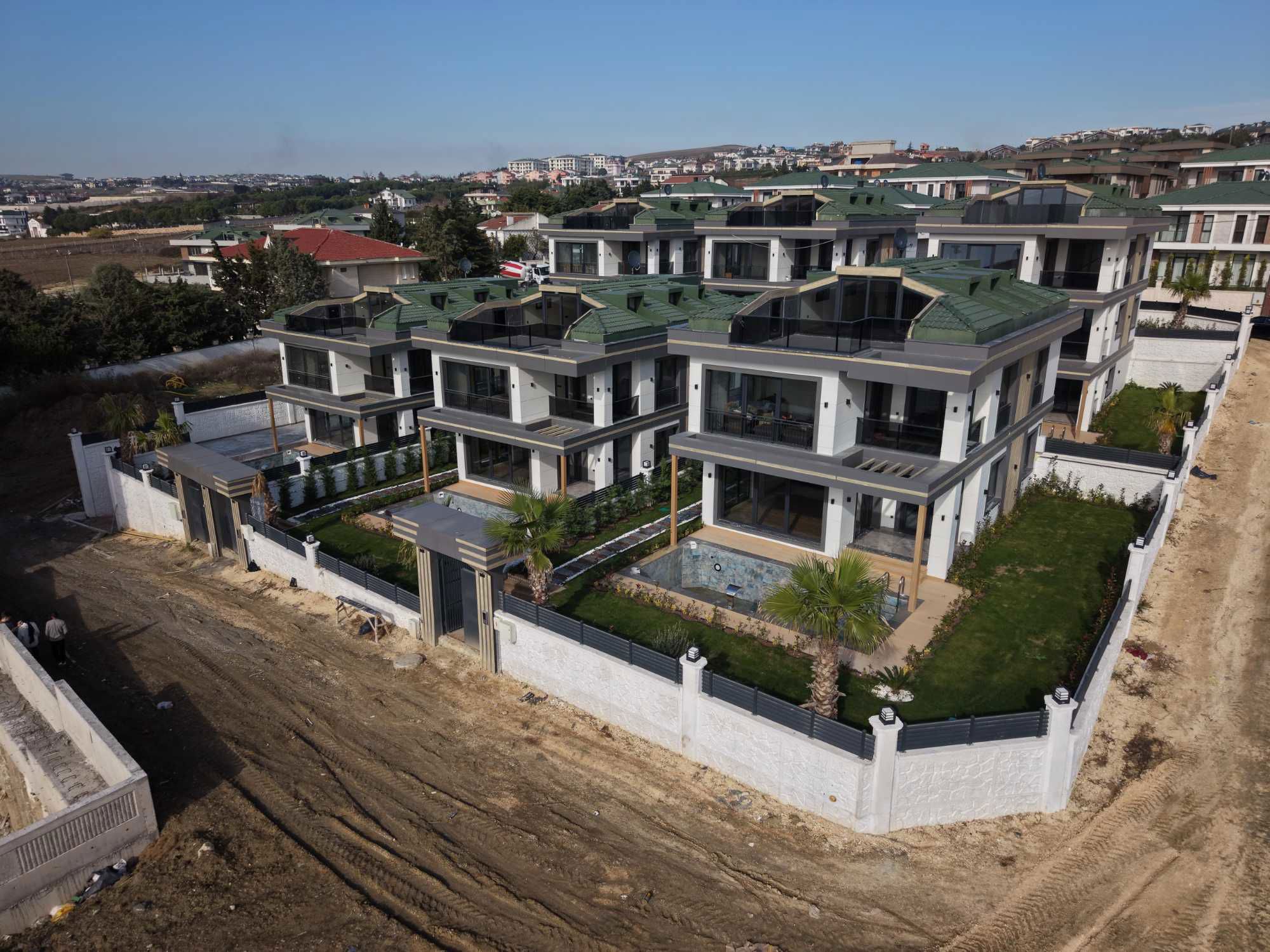 BÜYÜKÇEKMECE'DE SATILIK DENİZ MANZARALI LÜKS 4 KATLI VİLLA