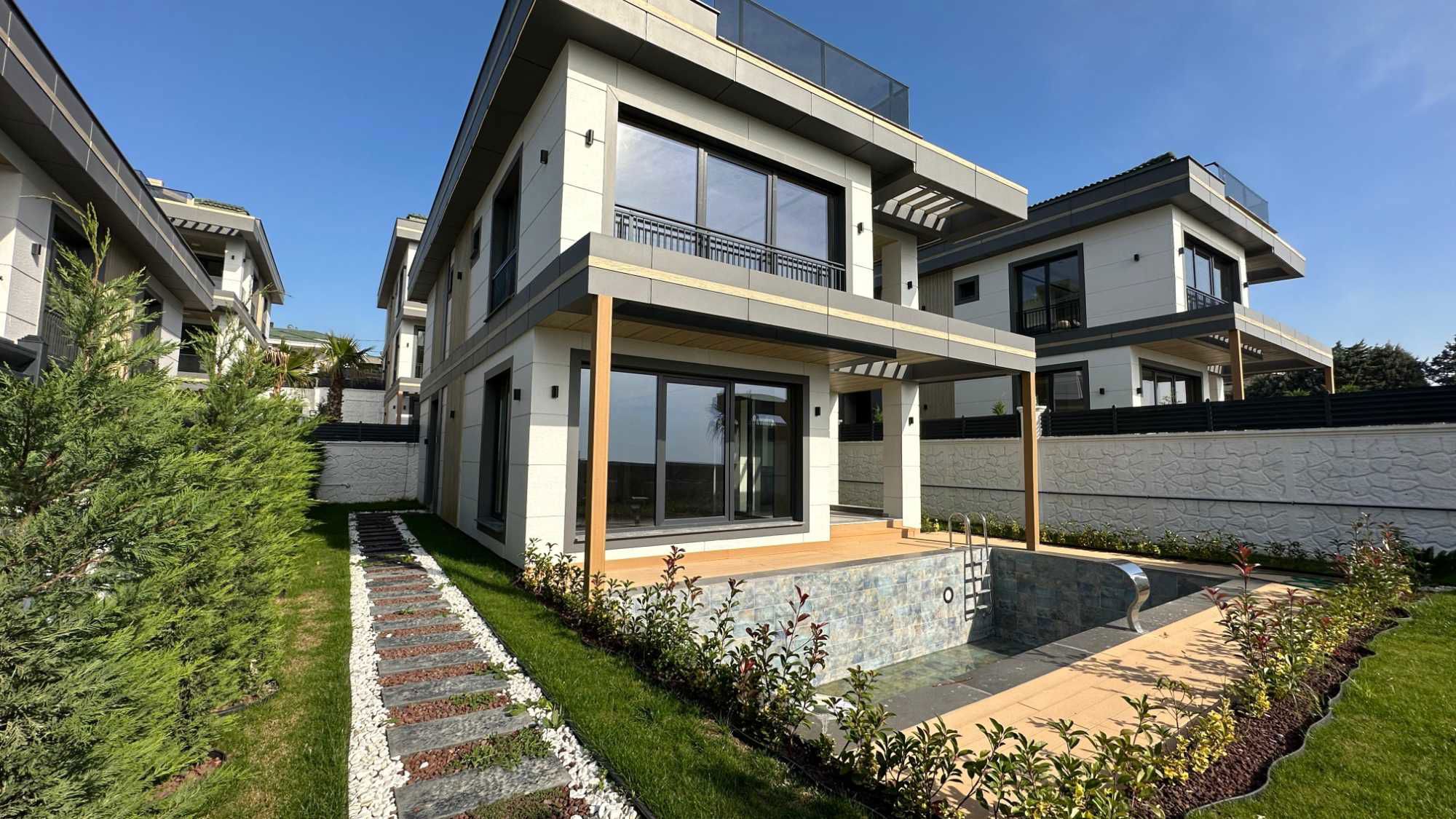 BÜYÜKÇEKMECE'DE SATILIK DENİZ MANZARALI LÜKS 4 KATLI VİLLA