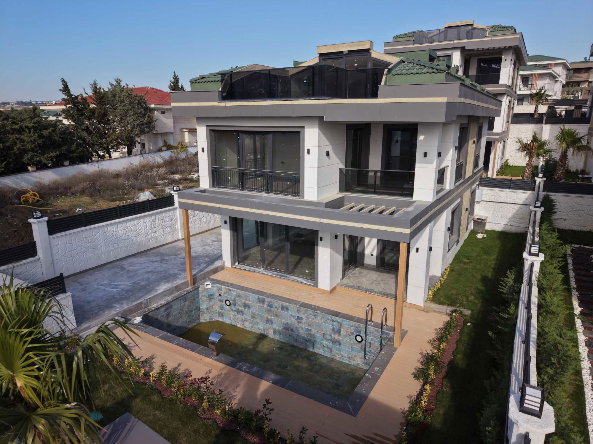 BÜYÜKÇEKMECE'DE SATILIK DENİZ MANZARALI LÜKS 4 KATLI VİLLA