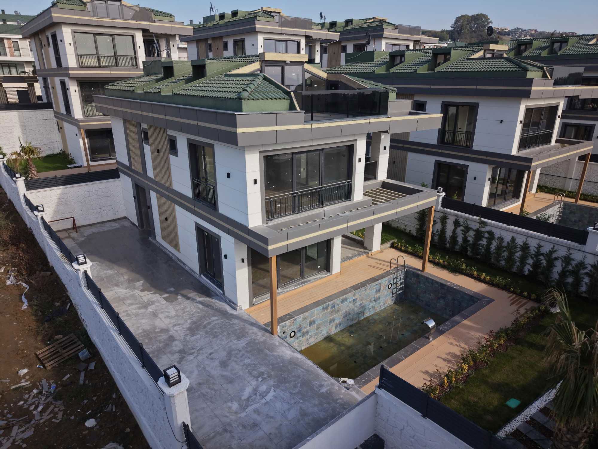 BÜYÜKÇEKMECE'DE SATILIK DENİZ MANZARALI LÜKS 4 KATLI VİLLA