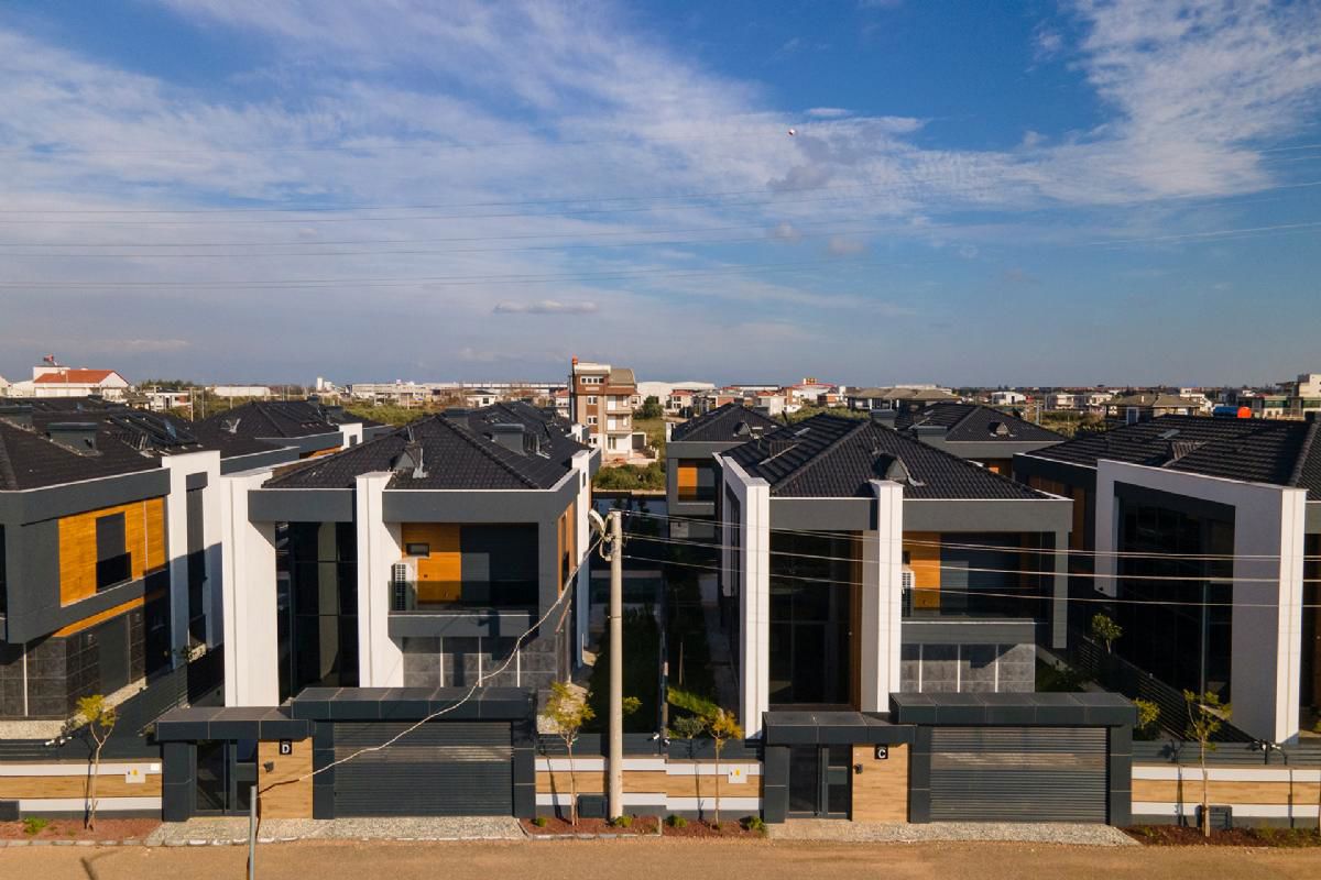 ANTALYA DÖŞEMEALTI MÜSTAKİL HAVUZLU İSKANLI LÜKS VİLLA