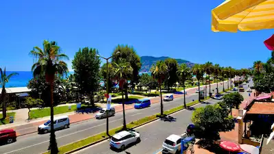 ALANYA MERKEZDE DENİZE İLK SIRADA 3+1 SATILIK DAİRE