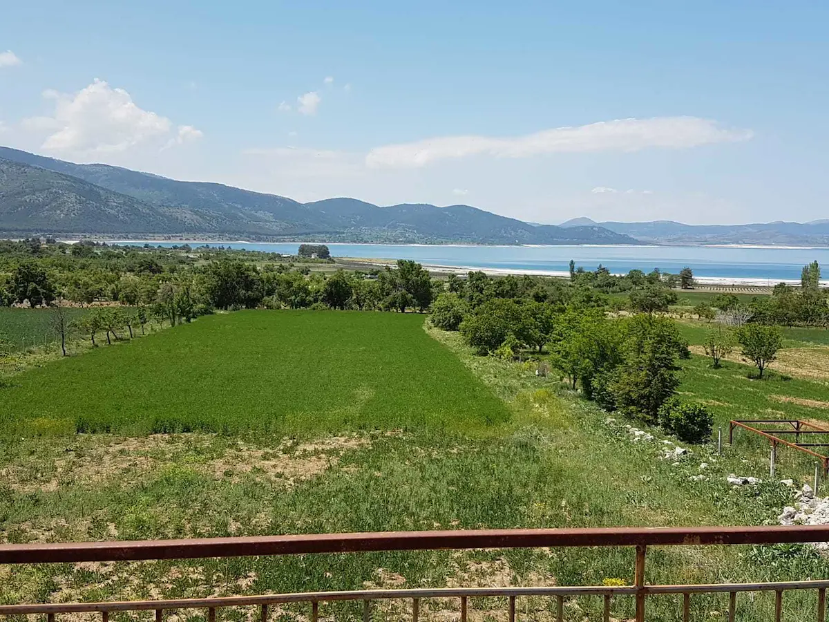 SALDA GÖLÜ MANZARALI 7,5 DÖNÜM İÇİNDE SIFIR VİLLA