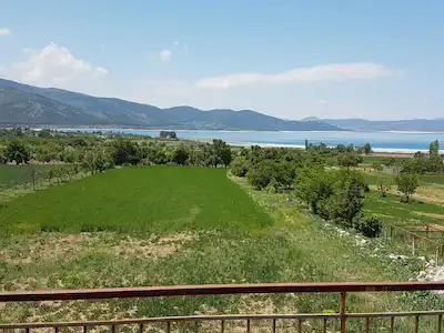 SALDA GÖLÜ MANZARALI 7,5 DÖNÜM İÇİNDE SIFIR VİLLA
