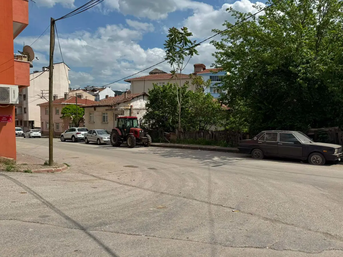 REMAX MİD ÇAN İSTİKLAL MAH KÖŞE PARSEL 3ADET KATKARŞILIĞI ARSA