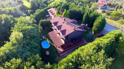SAPANCA KURUÇEŞM'DE 2355 M2 İÇİNDE SATILIK  MÜSTAKİL VİLLA...