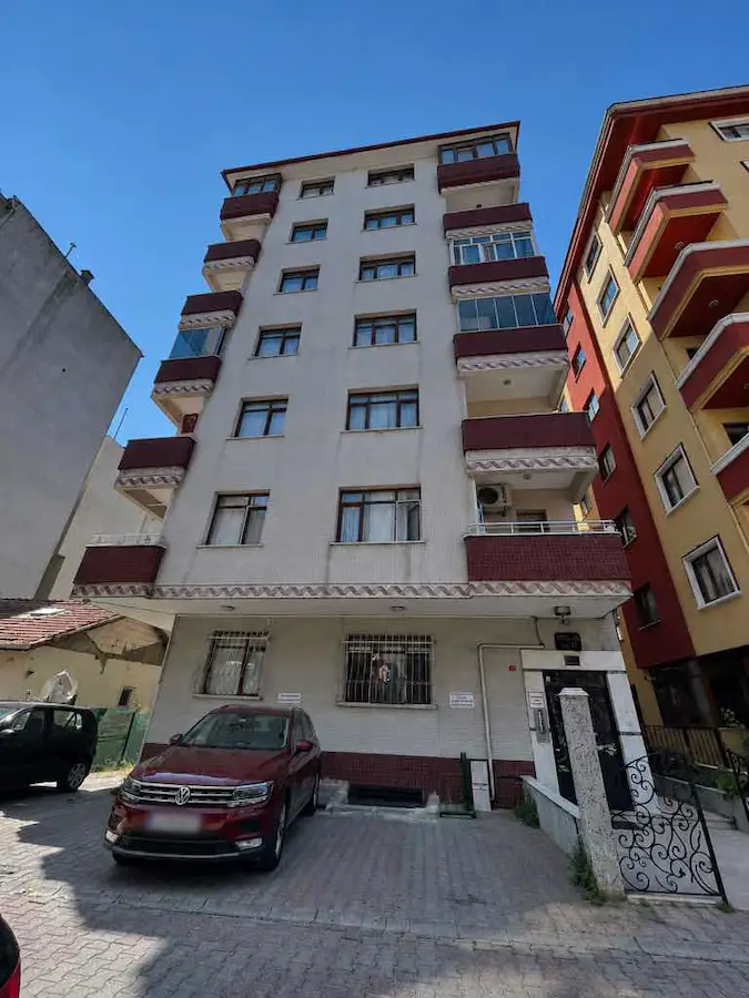 KAVACIK MERKEZ DE SATILIK YÜKSEK GİRİŞ  3+1
