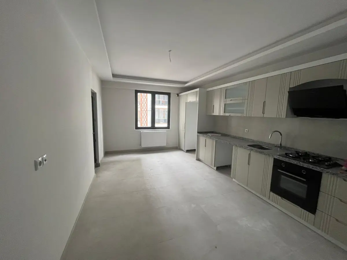 REMAX İLKE'DEN TERMİNAL CADDESİ ÜSKÜDAR SİTESİ'NDE 4+1 SATILIK DAİRE