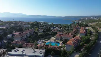 SIĞACIK AKKUM DENİZE YÜRÜME MESAFESİ 6+1 MÜSTAKİ SATILIK VİLLA