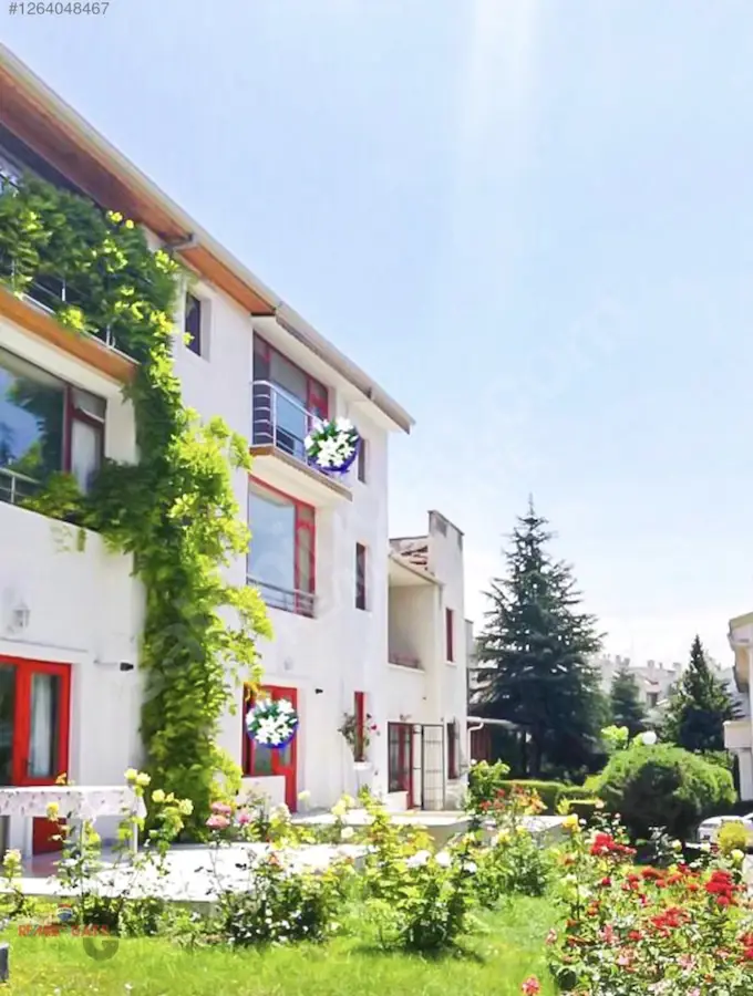 ANKARA YENİMAHALLE’DE SİTE İÇİNDE 4+1 BAHÇE KATI VİLLA | 155 M² NET | BOŞ & EŞYASIZ