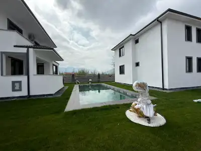 REMAX DIA DAN GÖLYAKADA 2 AYRI ULTRA LÜKS HAVUZLU VİLLALAR