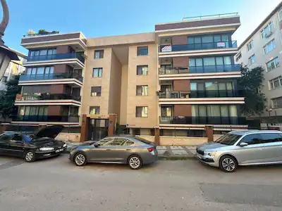REMAX ASHILL ACIBADEM ARA KAT 3+1 EBEVEYN BANYOLU KAPALI OTOPARK